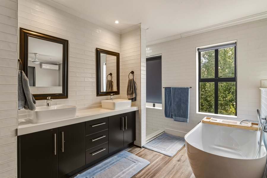 To Let 4 Bedroom Property for Rent in Schonenberg Western Cape